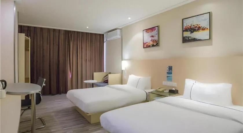 Bed in City Comfort Inn Dongxing National Trade Port