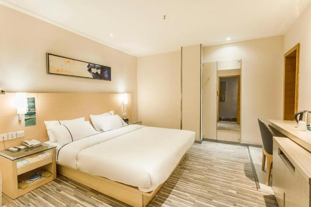 Bed in City Comfort Inn Dongxing National Trade Port