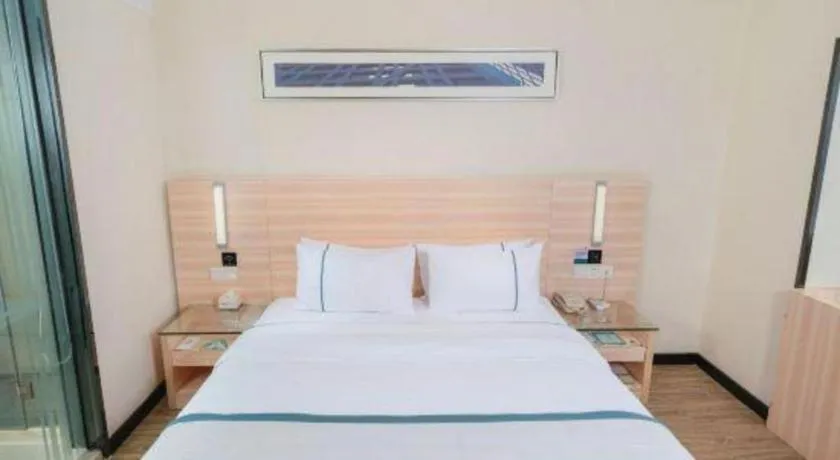 Bed in City Comfort Inn Yulin Wenhua Square Wanda Plaza