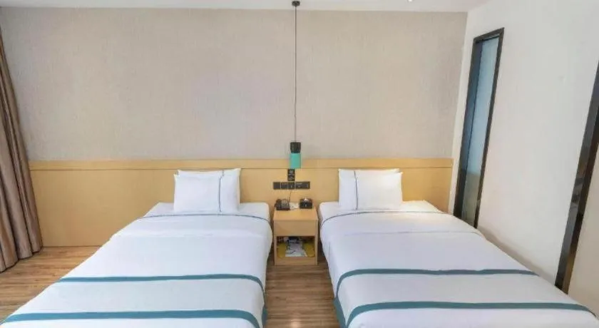 Bed in City Comfort Inn Yulin Wenhua Square Wanda Plaza