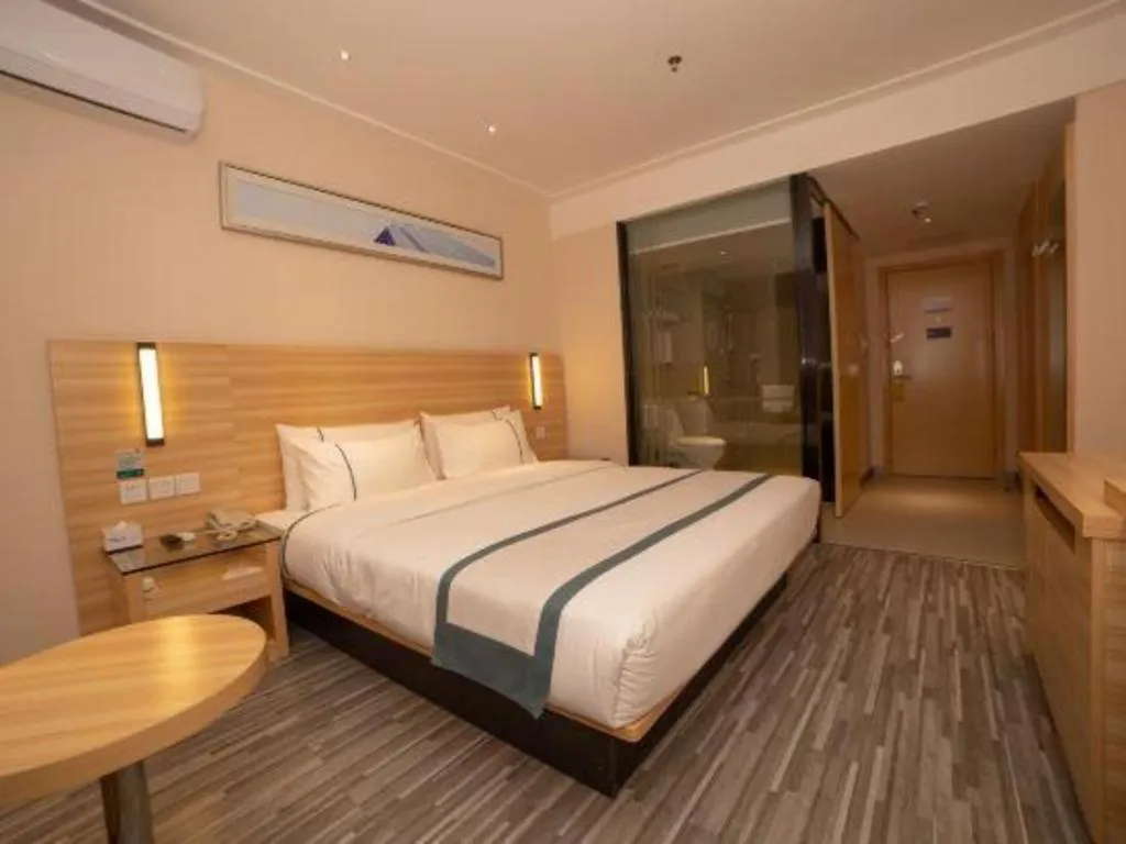 Bed in City Comfort Inn Yulin Wenhua Square Wanda Plaza