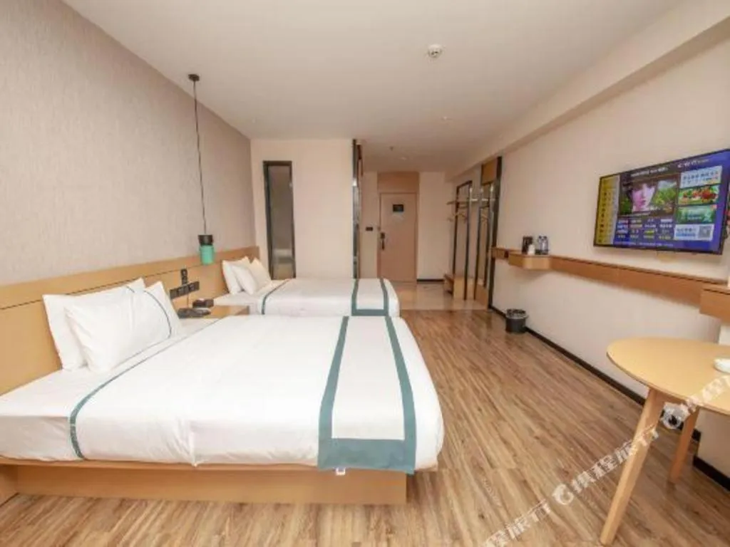 Bed in City Comfort Inn Yulin Wenhua Square Wanda Plaza