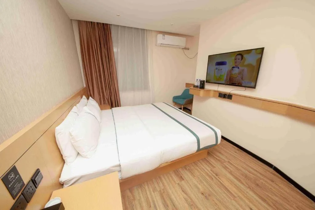 Bed in City Comfort Inn Yulin Wenhua Square Wanda Plaza