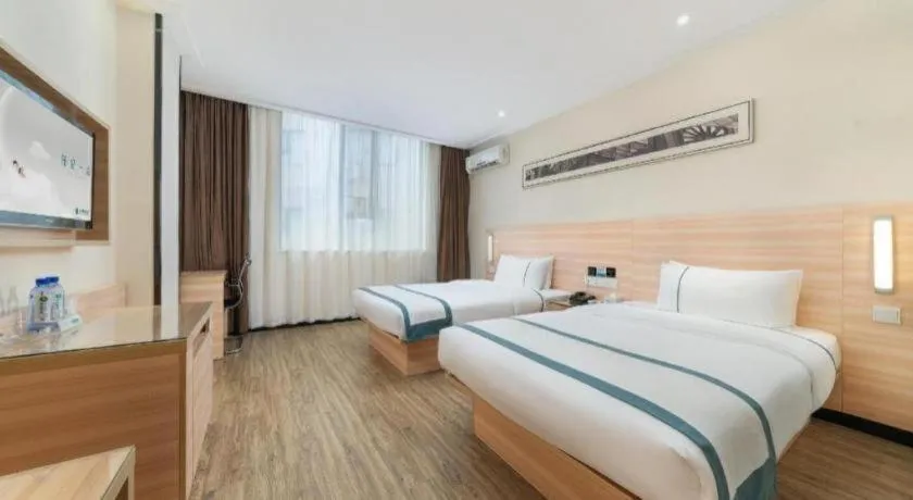 Bed in City Comfort Inn Yulin Wenhua Square Wanda Plaza