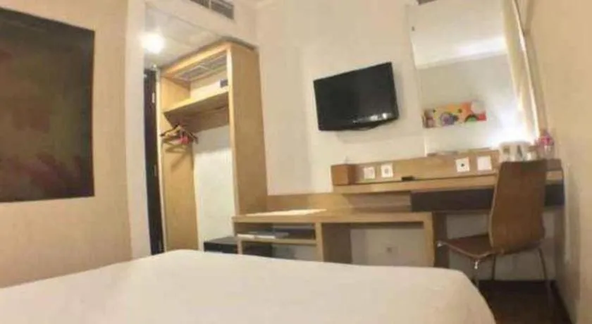 Bed in ZUZU Simpang Lima