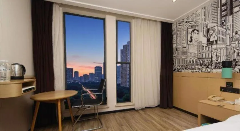 Bed in City Comfort Inn Wuhan Baibuting