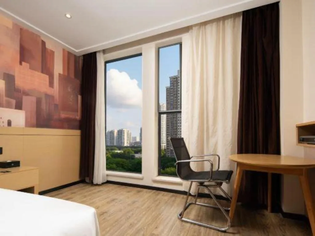 Bed in City Comfort Inn Wuhan Baibuting