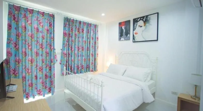 Bed in The Prince Hotel