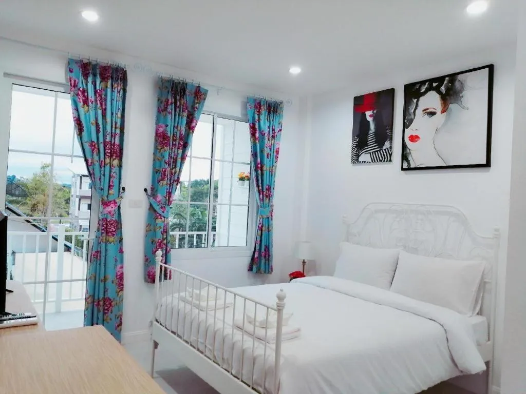 Bed in The Prince Hotel