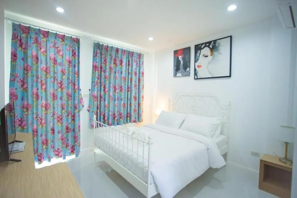 Bed in The Prince Hotel