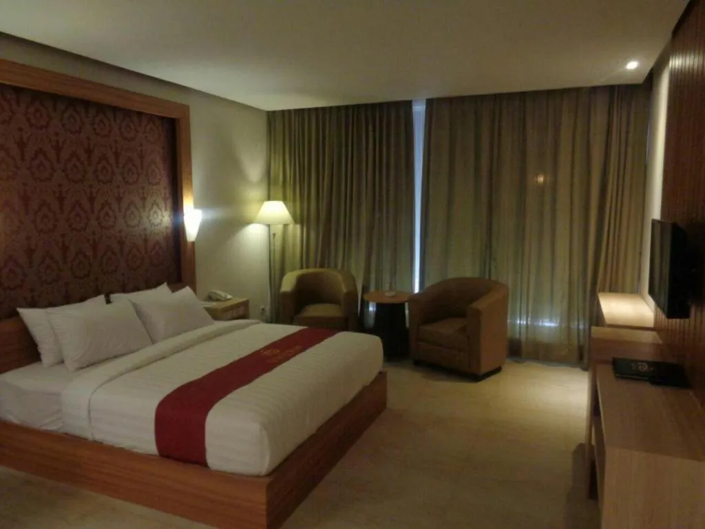 Bed in Grand Dian Hotel Slawi