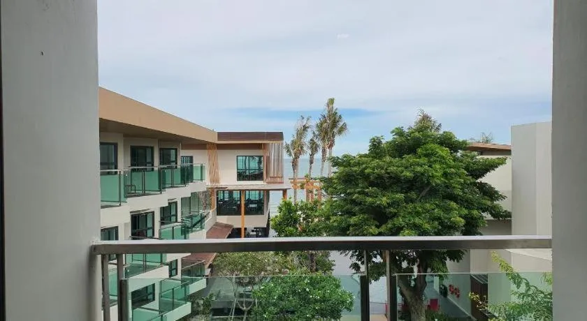 Eco Cozy Beachfront Resort Chaam