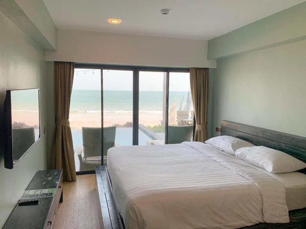 Bed in Eco Cozy Beachfront Resort Chaam