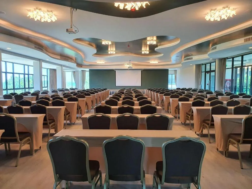 Eco Cozy Beachfront Resort Chaam