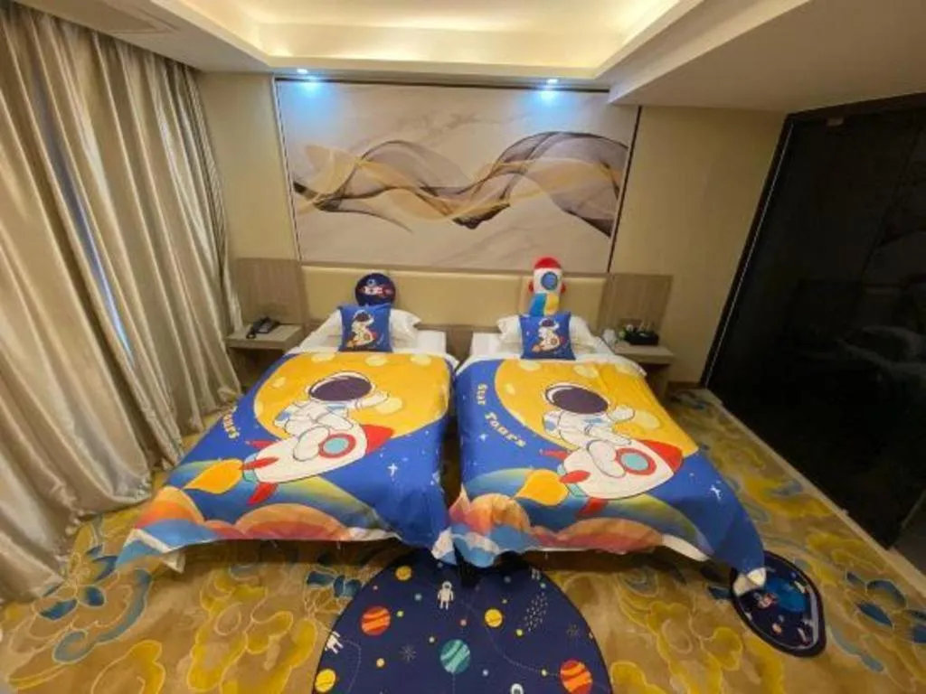 Bed in Oriental Hotel