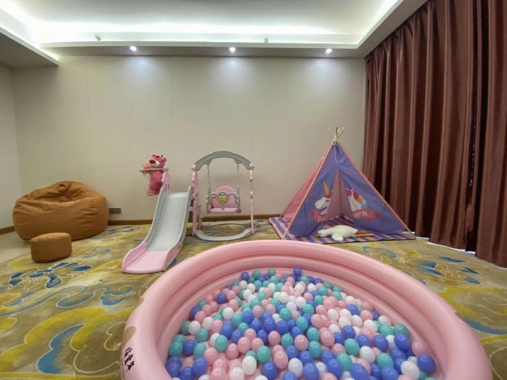 Bed in Oriental Hotel