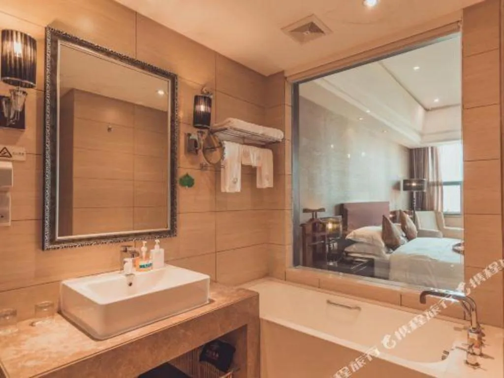 Bed in Kunming Wenhui Hotel