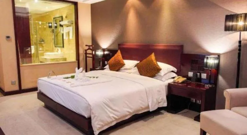 Bed in Kunming Wenhui Hotel