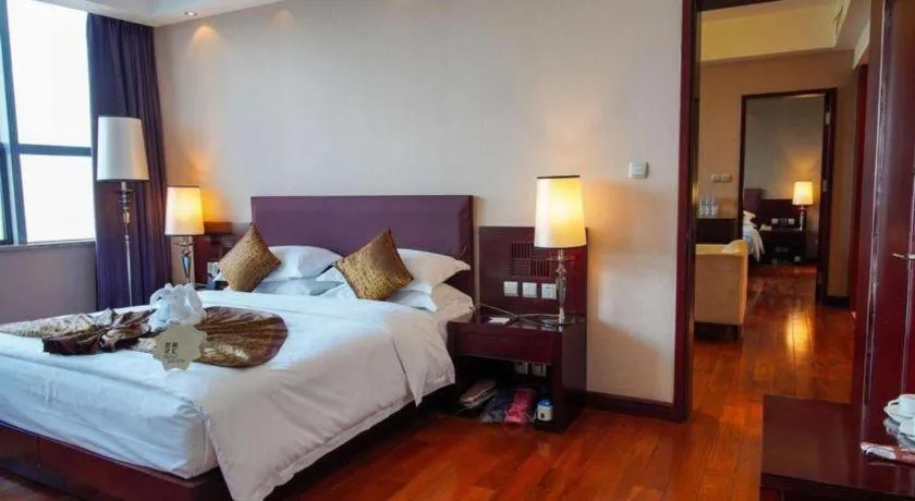 Bed in Kunming Wenhui Hotel