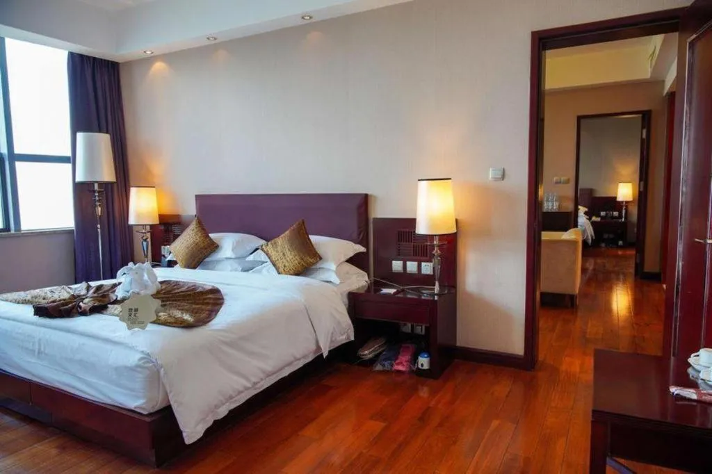 Bed in Kunming Wenhui Hotel