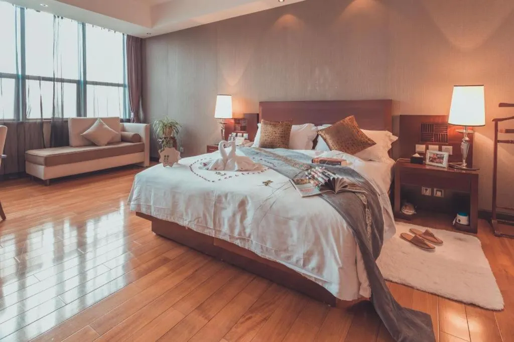 Bed in Kunming Wenhui Hotel