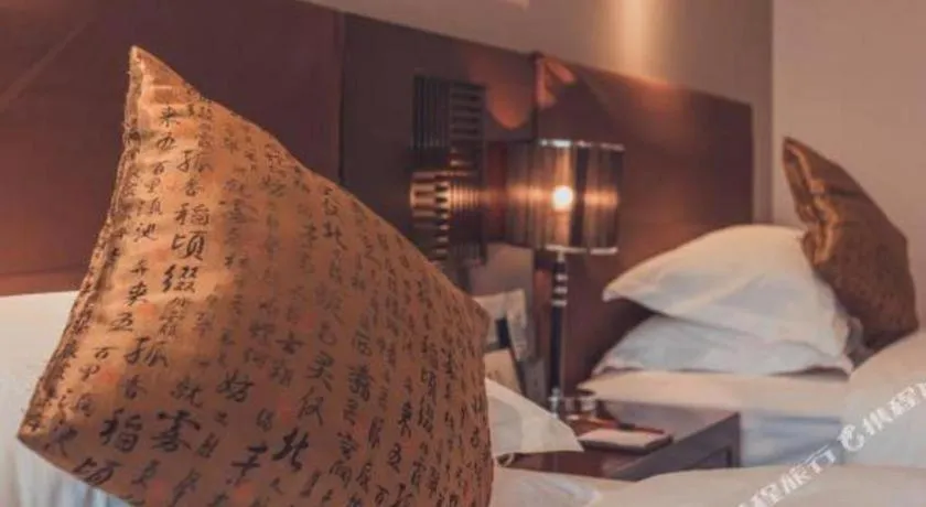 Bed in Kunming Wenhui Hotel