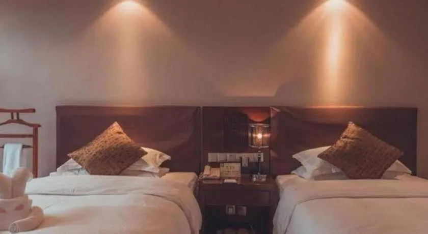 Bed in Kunming Wenhui Hotel