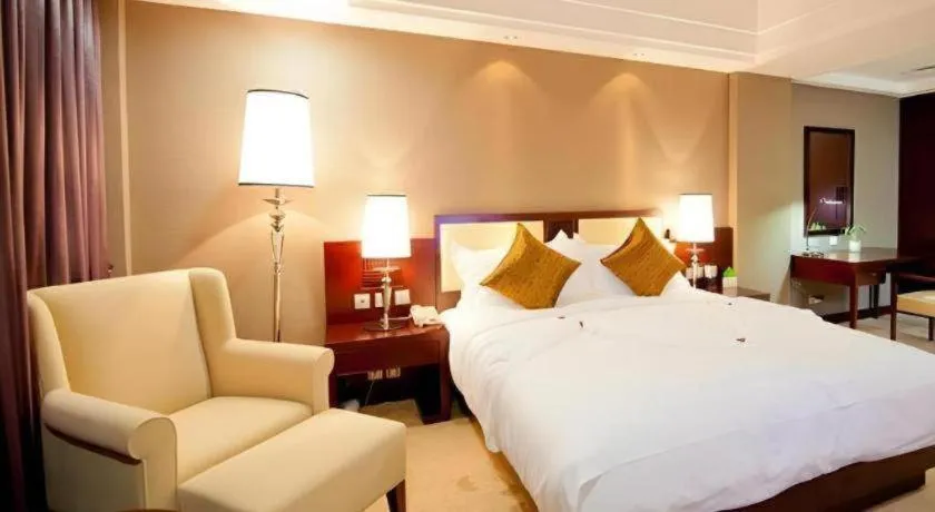 Bed in Kunming Wenhui Hotel