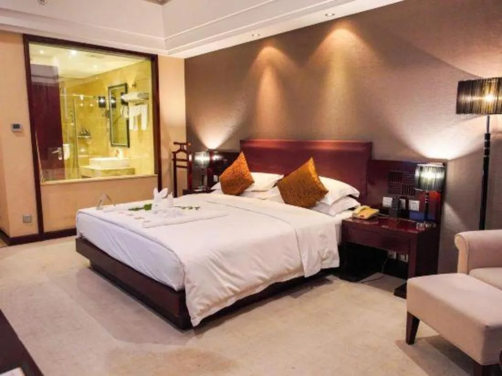 Bed in Kunming Wenhui Hotel