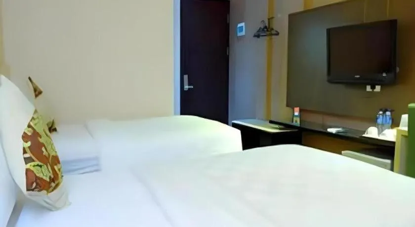 Bed in Lotus Hotel Subang