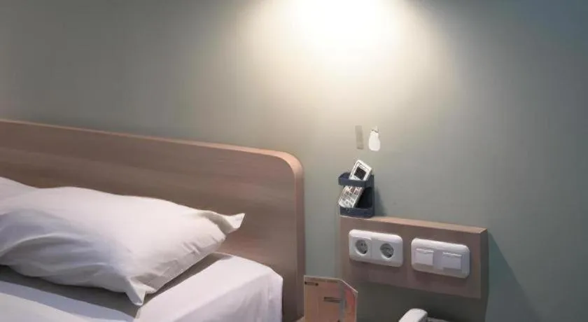 Bed in Hotel Celebes