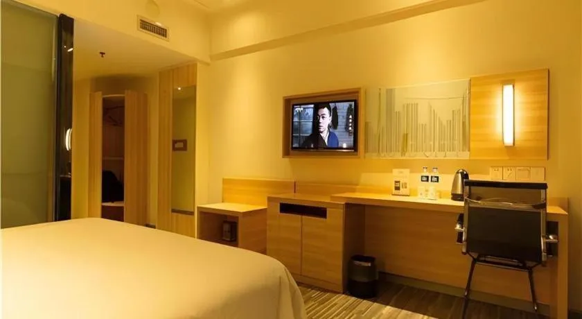 Bed in City Comfort Inn Yongzhou Jinshuiwan