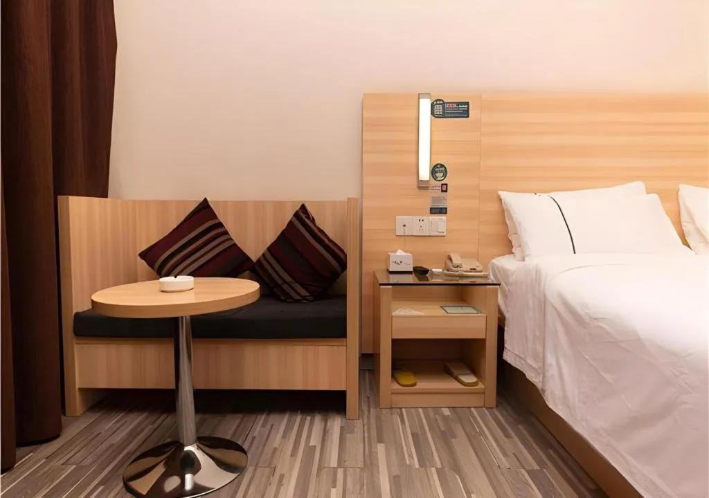 Bed in City Comfort Inn Yongzhou Jinshuiwan