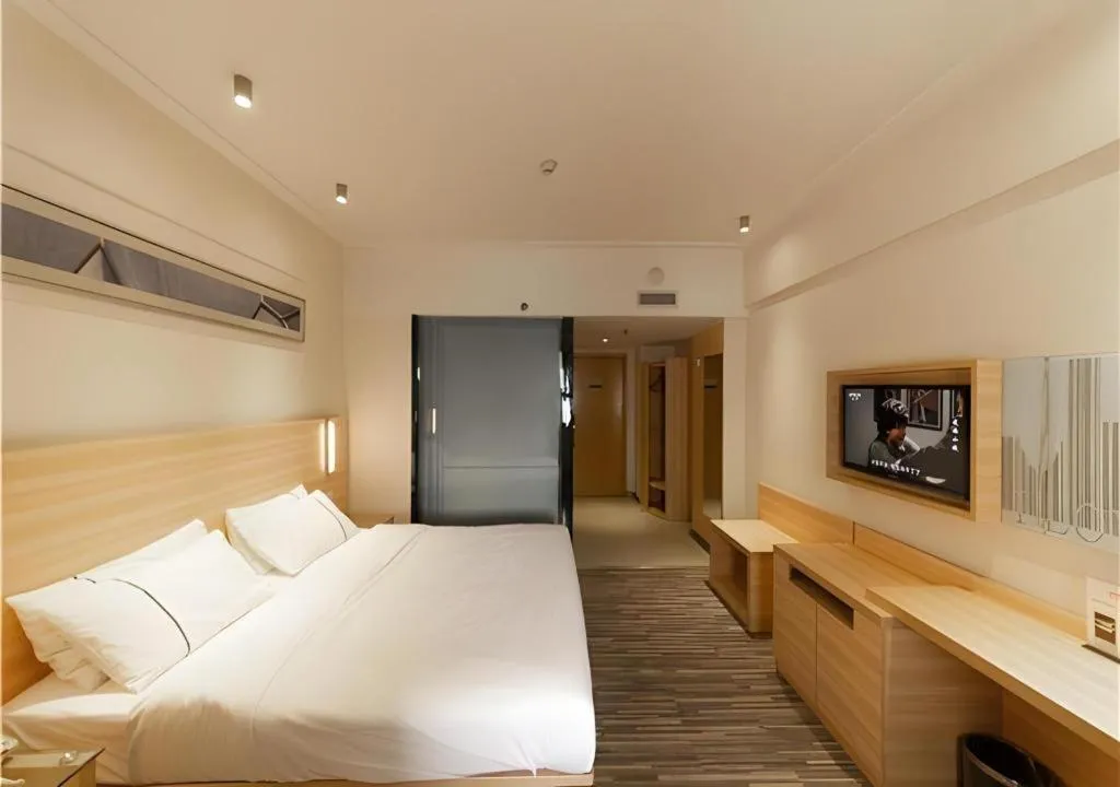 Bed in City Comfort Inn Yongzhou Jinshuiwan