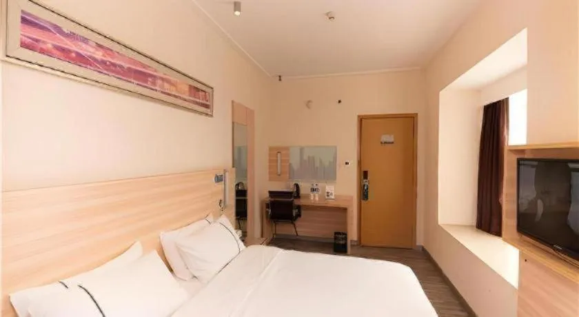 Bed in City Comfort Inn Yongzhou Jinshuiwan