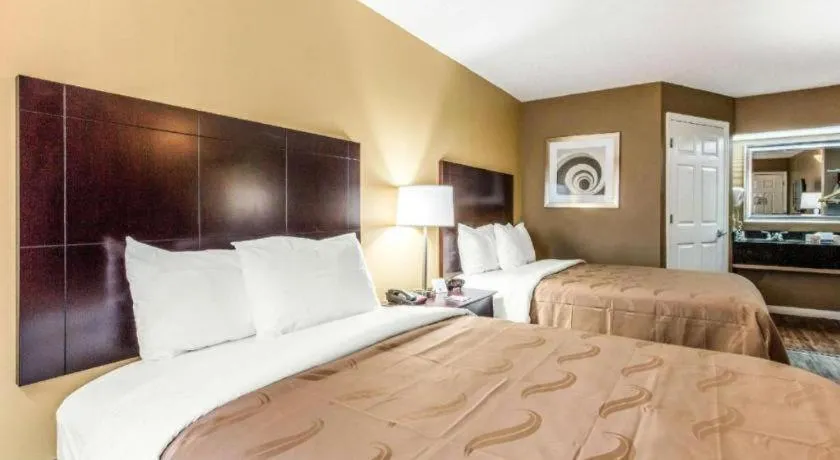 Bed in Quality Inn Bessemer I-20 exit 108