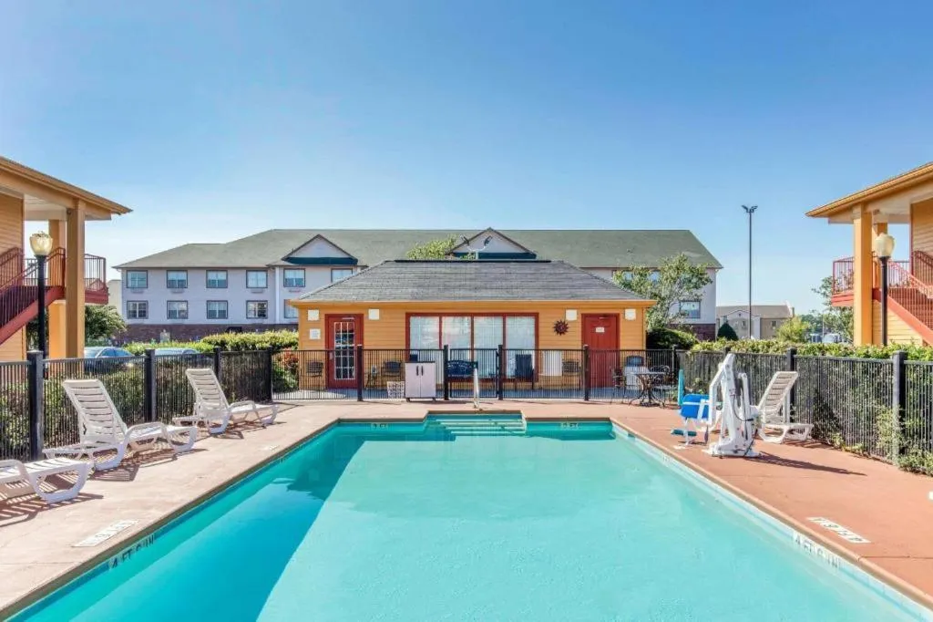 Quality Inn Bessemer I-20 exit 108