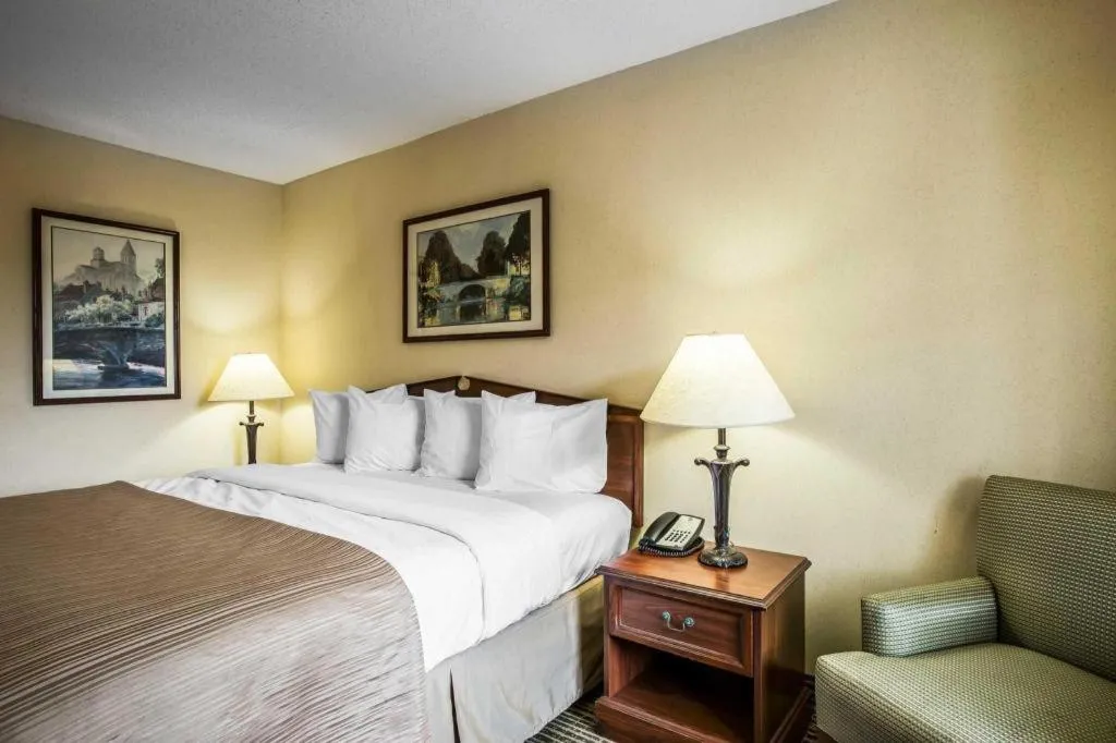 Bed in Quality Inn Bessemer I-20 exit 108