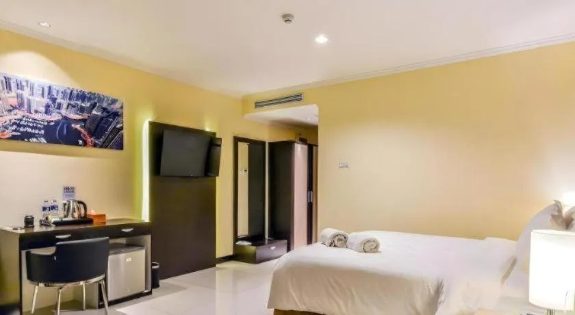 Bed in Sunbreeze Hotel