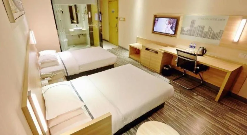 Bed in City Comfort Inn Yichang Gezhouba CBD Shopping Center