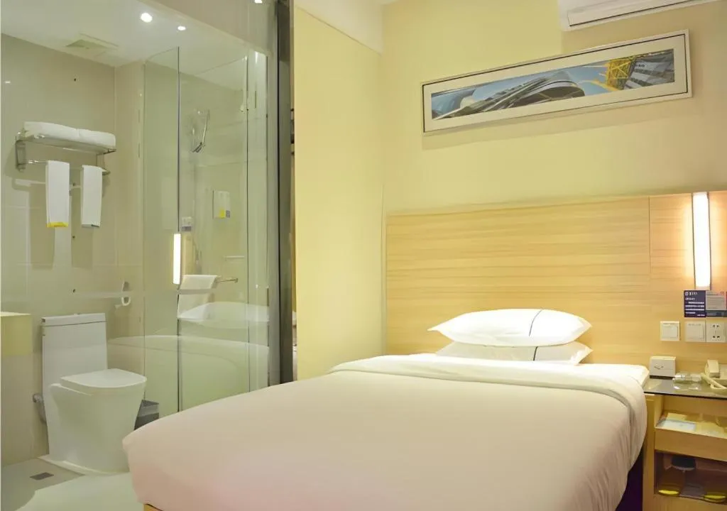 Bed in City Comfort Inn Yichang Gezhouba CBD Shopping Center