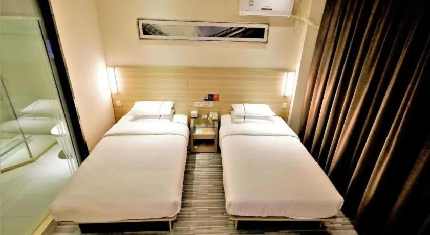 Bed in City Comfort Inn Yichang Gezhouba CBD Shopping Center