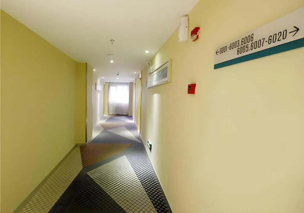 Bed in City Comfort Inn Yichang Gezhouba CBD Shopping Center