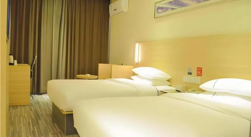 Bed in City Comfort Inn Yichang Gezhouba CBD Shopping Center