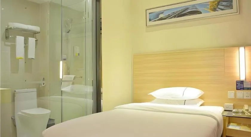 Bed in City Comfort Inn Yichang Gezhouba CBD Shopping Center