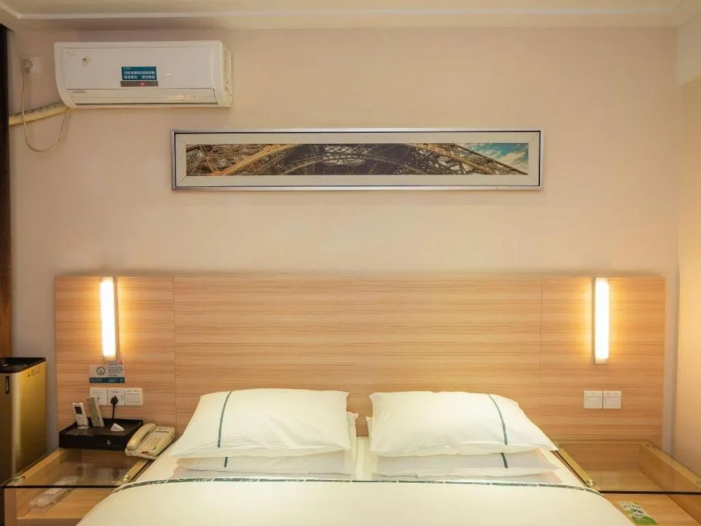 Bed in City Comfort Inn Yichang Gezhouba CBD Shopping Center
