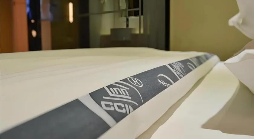 Bed in City Comfort Inn Yichang Gezhouba CBD Shopping Center