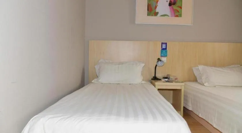 Bed in Jinjiang Inn Tianjin People's Hospital