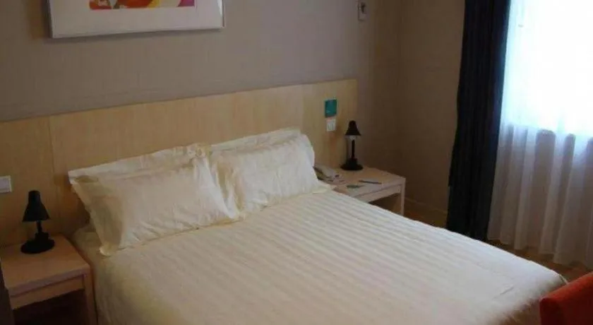 Bed in Jinjiang Inn Tianjin People's Hospital