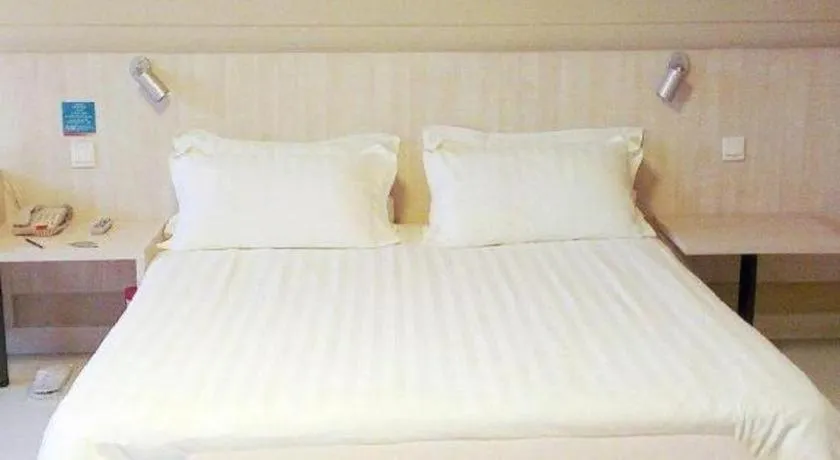 Bed in Jinjiang Inn Tianjin People's Hospital